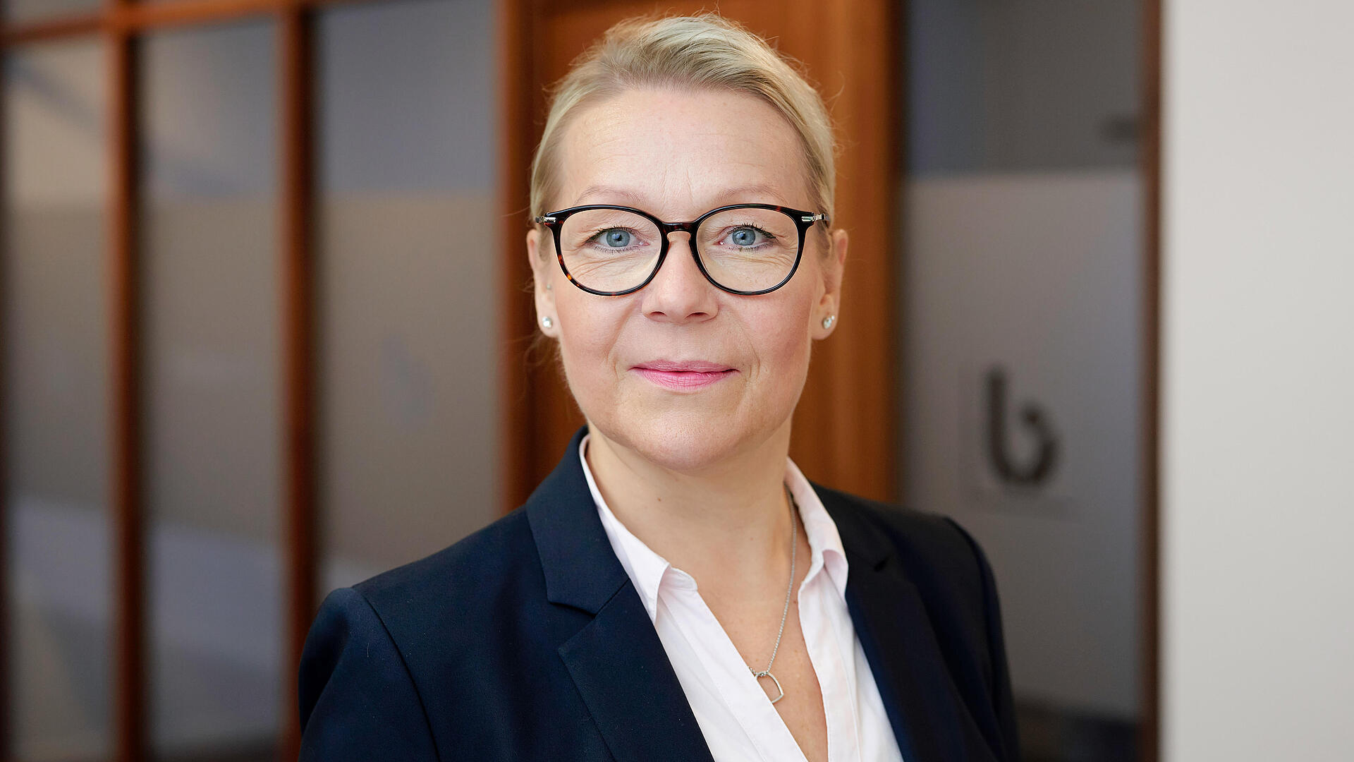 Portrait von Kanzleimanagerin Anke 